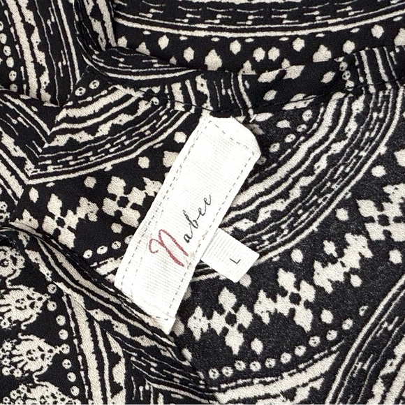 Black and White Relaxed Backless Camisole - Picture 2 of 5